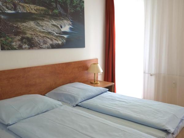 Hotel Christl München Innenstadt : photo 4 de la chambre chambre double avec salle de bains privative