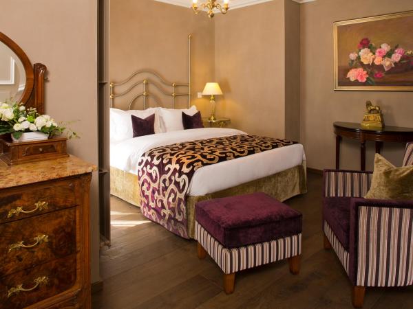 Hôtel de la Cigogne : photo 2 de la chambre suite avec lit queen-size