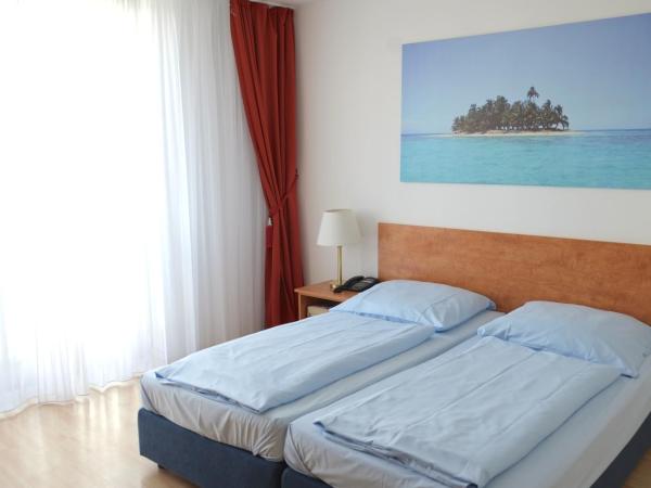 Hotel Christl München Innenstadt : photo 1 de la chambre chambre triple avec salle de bains