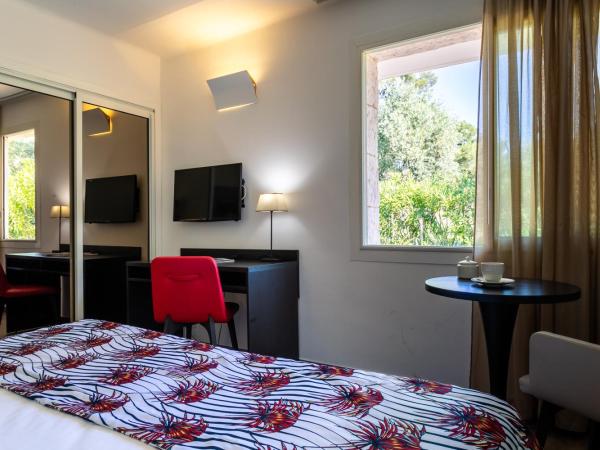 Hôtel Corniche du Liouquet : photo 4 de la chambre chambre supérieure - vue partielle sur mer et oliveraie