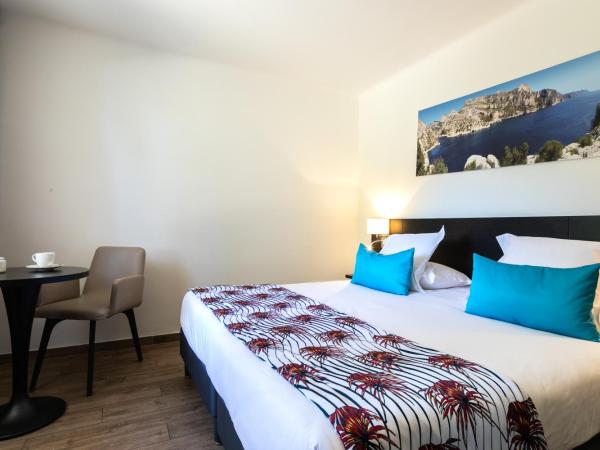 Hôtel Corniche du Liouquet : photo 5 de la chambre chambre supérieure - vue partielle sur mer et oliveraie