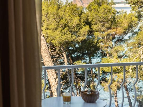 Hôtel Corniche du Liouquet : photo 3 de la chambre chambre supérieure avec terrasse - vue sur mer