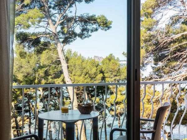 Hôtel Corniche du Liouquet : photo 6 de la chambre chambre supérieure avec terrasse - vue sur mer