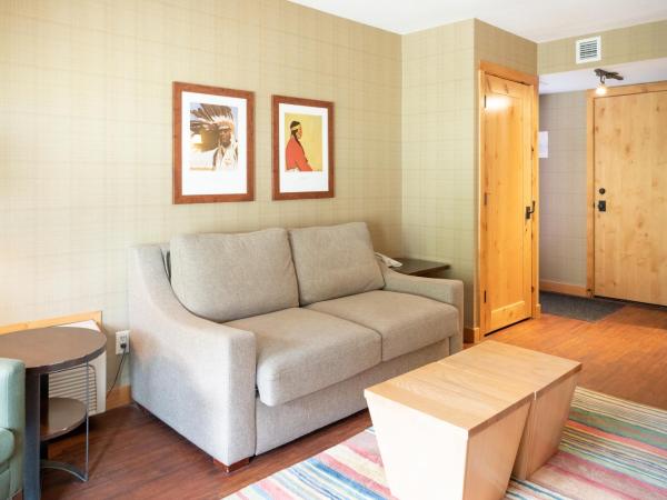 Fox Hotel and Suites : photo 5 de la chambre suite 1 chambre supérieure avec balcon