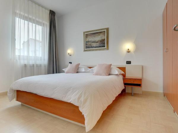 Villa NiNa B&B Rovinj : photo 8 de la chambre offre spéciale - chambre double ou lits jumeaux classique