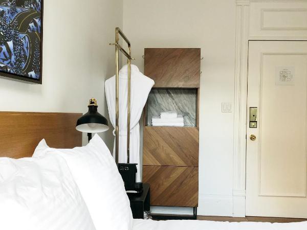 Victorian Hotel : photo 2 de la chambre chambre double avec salle de bains commune