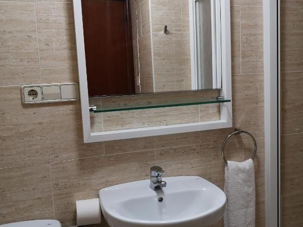 Hostal Carbonara : photo 3 de la chambre chambre triple