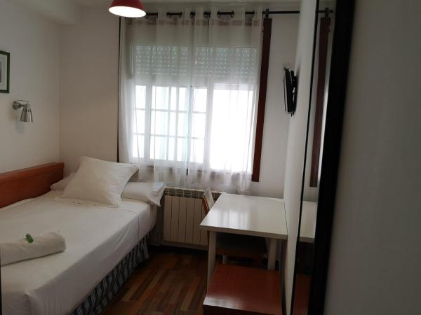 Hostal Carbonara : photo 1 de la chambre chambre simple