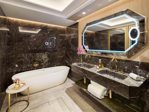 The One Barcelona GL : photo 5 de la chambre suite junior