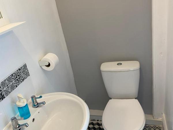 The Bungalow : photo 7 de la chambre chambre lits jumeaux avec salle de bains privative