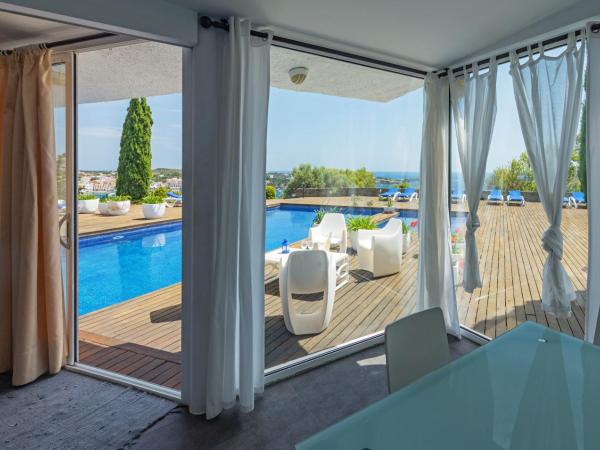 Hotel Rec de Palau : photo 2 de la chambre suite familiale confort en duplex avec terrasse (2 adultes + 2 enfants) - vue sur mer