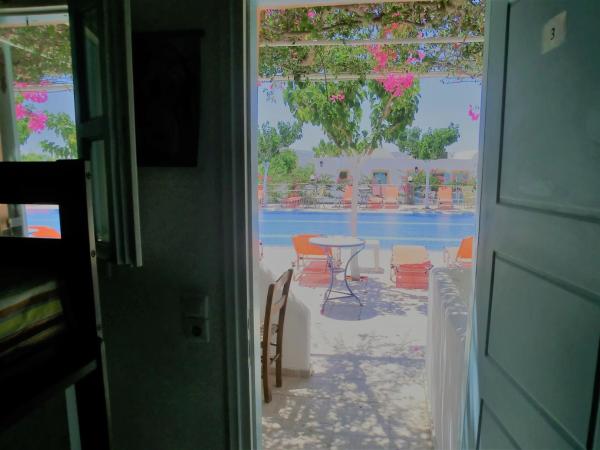 Santorini Camping & Hostel : photo 10 de la chambre lit dans dortoir pour hommes