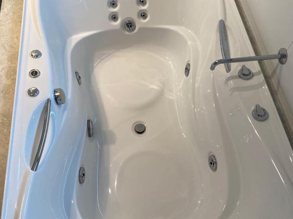 Southern Comfort Motel : photo 9 de la chambre appartement 4 chambres de luxe avec spa