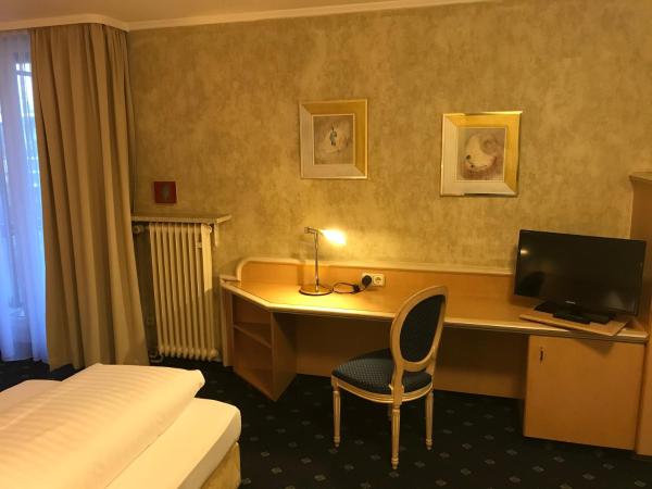 Hotel Ambiente Garni : photo 5 de la chambre chambre lits jumeaux