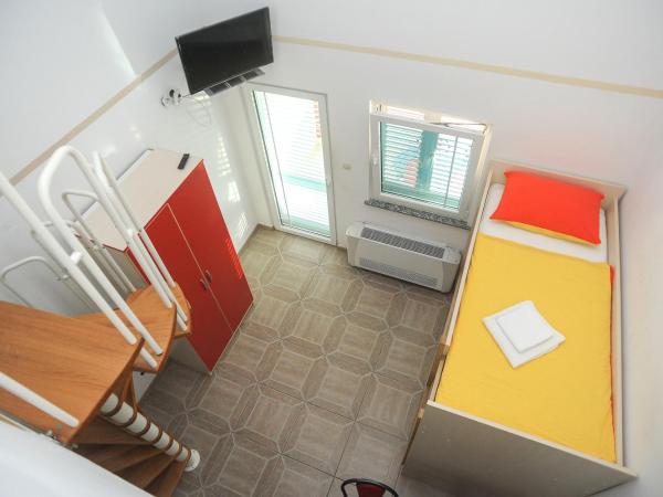 Apartmani Vila Caska : photo 1 de la chambre studio en duplex avec balcon - vue sur mer