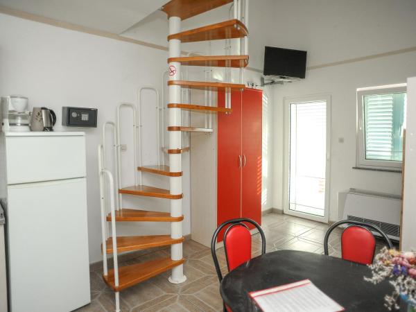 Apartmani Vila Caska : photo 3 de la chambre studio en duplex avec balcon - vue sur mer