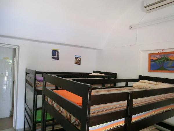 Santorini Camping & Hostel : photo 4 de la chambre lit dans dortoir pour hommes