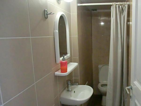 Santorini Camping & Hostel : photo 3 de la chambre lit superposé dans dortoir pour femmes