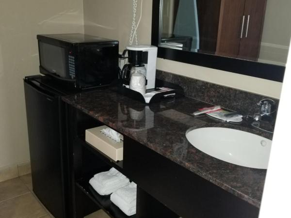 Super 8 by Wyndham Los Angeles-Culver City Area : photo 5 de la chambre chambre lit king-size - non-fumeurs