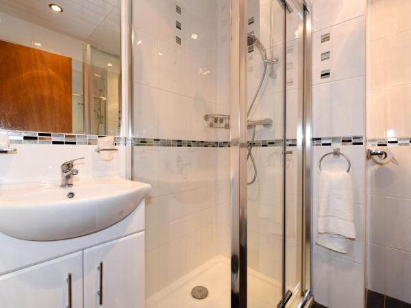 Brae Guest House : photo 4 de la chambre chambre quadruple avec douche