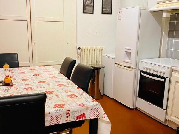 Chambres dans guest house Centre ville : photo 8 de la chambre chambre double avec salle de bains commune - vue sur cour