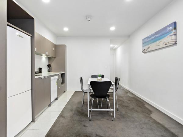 Cosmopolitan Hotel and Apartments : photo 5 de la chambre appartement avec terrasse