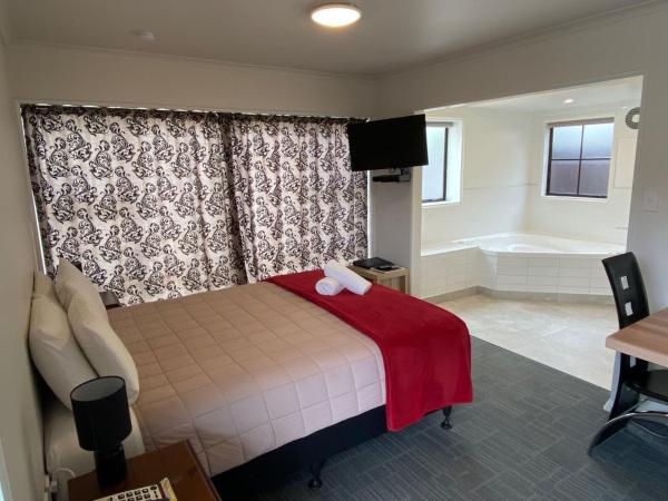 Southern Comfort Motel : photo 2 de la chambre studio supérieur avec baignoire spa