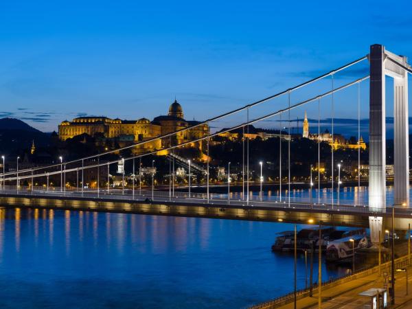 Hotel Vision Budapest by Continental Group : photo 3 de la chambre suite présidentielle - vue sur danube