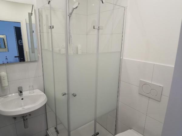 MAX Hotel Düsseldorf Self-Check-in : photo 5 de la chambre chambre double