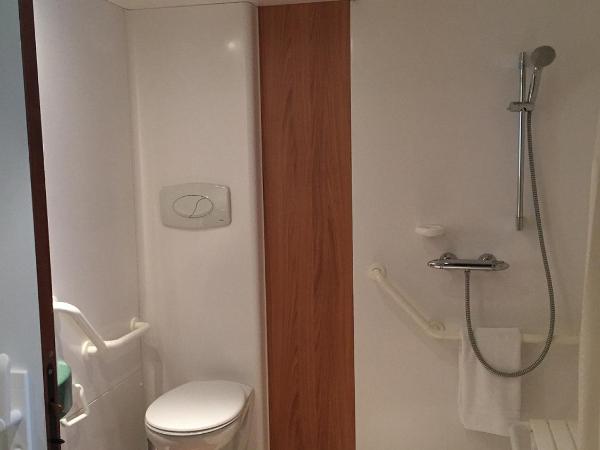 Holiday Inn Nice, an IHG Hotel : photo 3 de la chambre chambre lit king-size avec douche accessible en fauteuil roulant - non-fumeurs