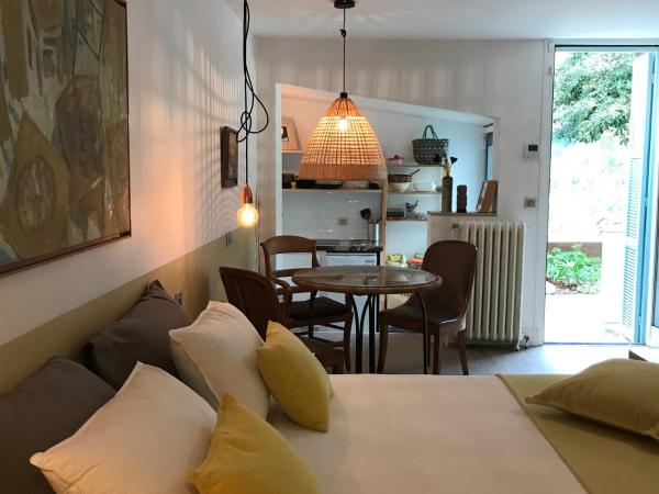 Chambres d'hôtes CASA MUSA - NICE : photo 5 de la chambre chambre triple avec baignoire