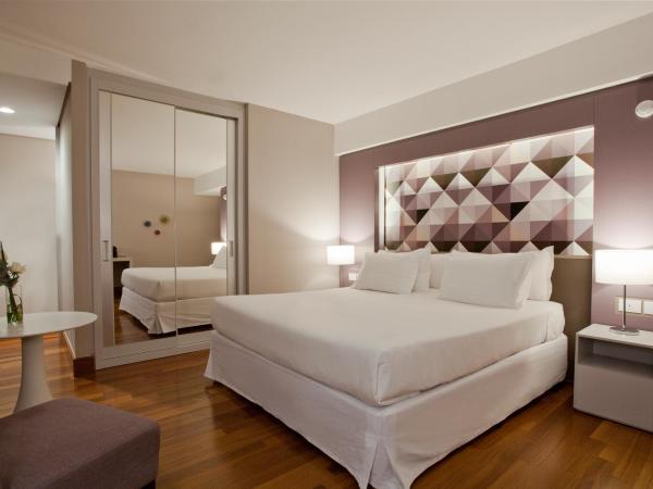 NH Curitiba The Five : photo 5 de la chambre chambre double deluxe avec balcon