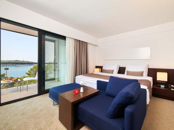 Hotel Parentium Plava Laguna : photo 5 de la chambre chambre premium avec balcon et vue mer