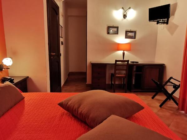 Hotel Neapolis : photo 4 de la chambre chambre double ou lits jumeaux