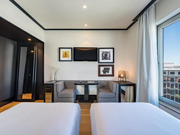 H10 Puerta de Alcalá : photo 8 de la chambre room #9039260