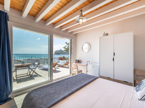 Il Profumo del Mare : photo 10 de la chambre suite lit king-size - vue sur mer