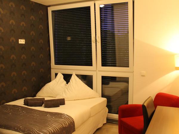 Lovely Studio Cologne West - Neues Momomotel : photo 3 de la chambre chambre double