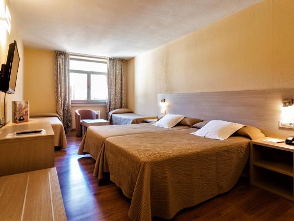 Hotel Panorama : photo 2 de la chambre chambre quadruple avec accès au spa