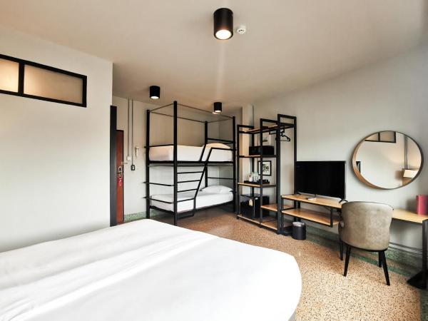 W22 by Burasari - SHA Extra Plus Certified : photo 1 de la chambre chambre familiale