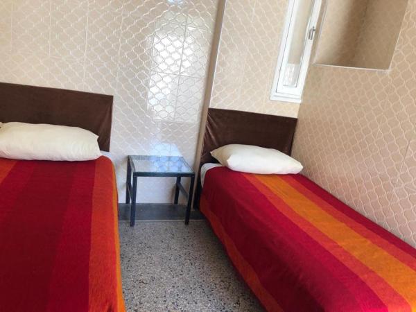 Youth Hostel International Fez : photo 5 de la chambre chambre double standard avec 2 lits doubles