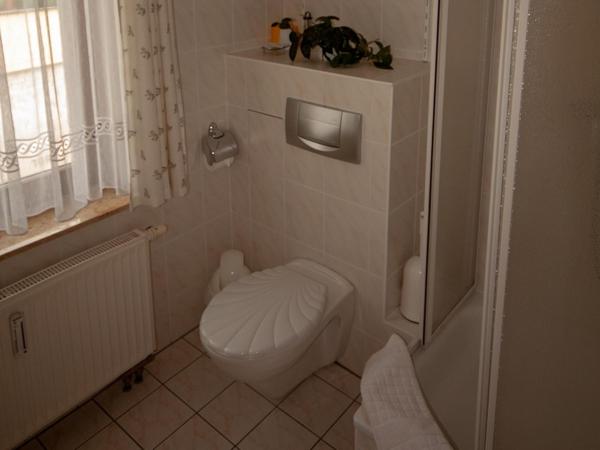 Pension Schmiedeschänke : photo 4 de la chambre chambre triple avec douche