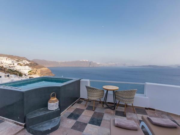 Secret Legend Suites : photo 3 de la chambre  suite légende avec jacuzzi extérieur et vue sur caldeira