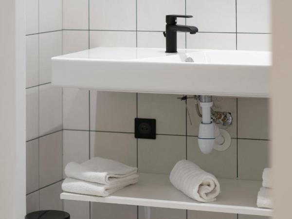 Monsieur Miot Concept Hotel - Bastia centre : photo 8 de la chambre chambre triple confort