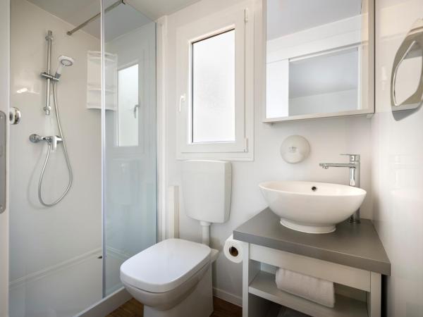 Maistra Camping Amarin Mobile homes : photo 10 de la chambre mobile home familial