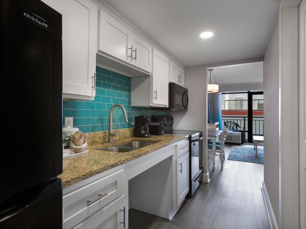 Grande Cayman Resort : photo 7 de la chambre oceanfront two queen suite restricted view