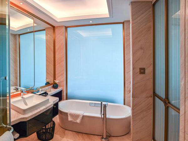 Wyndham Qingdao : photo 3 de la chambre chambre lit king-size de luxe - vue sur ville