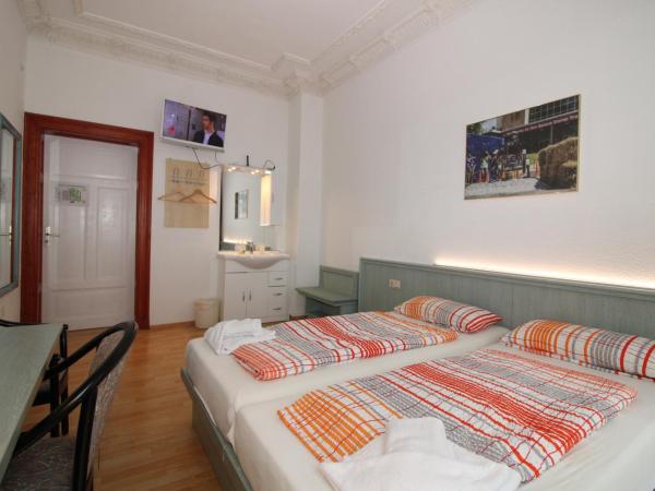 Space Hotel im Campus der JvP Schule : photo 2 de la chambre chambre double Économique