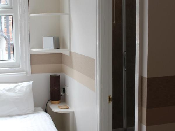 Grange Lodge : photo 1 de la chambre chambre simple avec douche