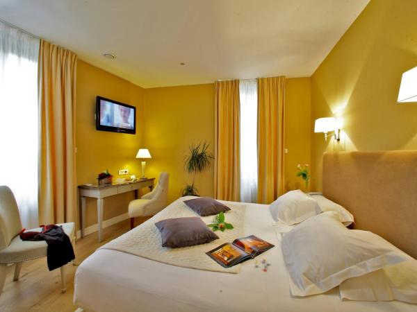 Hotel Le Renoir : photo 1 de la chambre chambre supérieure lit queen-size