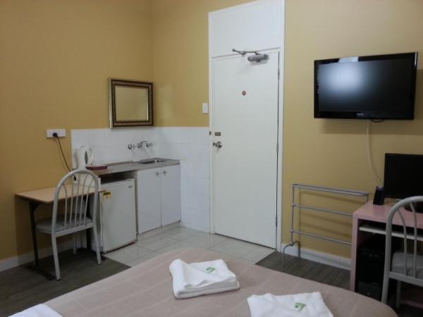 Central Private Hotel : photo 3 de la chambre chambre double avec salle de bains commune